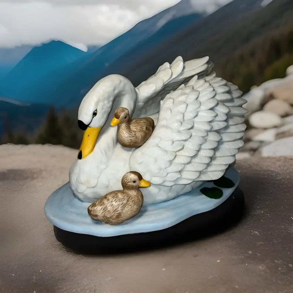 Vintage Homco Ceramic Swimming Swan w. Two Baby Swans , #1427 No Chips Or Cracks